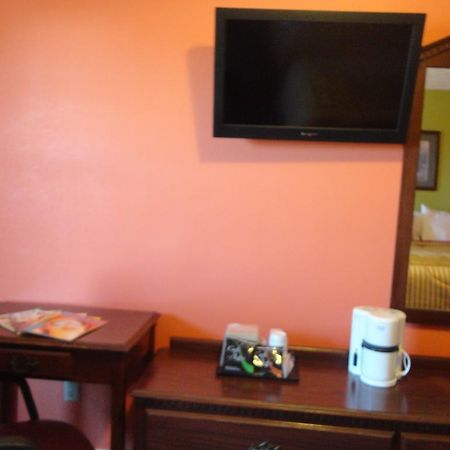 Royal Inn & Suites تونيكا المظهر الخارجي الصورة