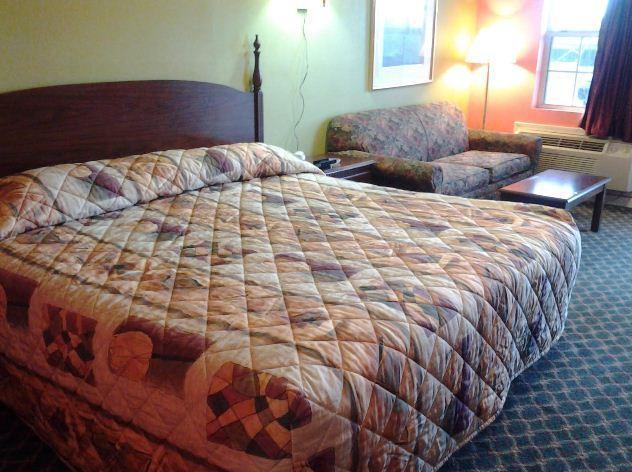Royal Inn & Suites تونيكا الغرفة الصورة