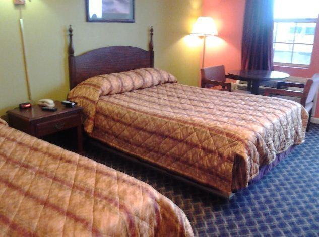 Royal Inn & Suites تونيكا الغرفة الصورة