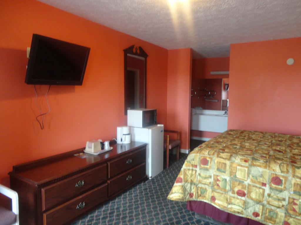 Royal Inn & Suites تونيكا الغرفة الصورة